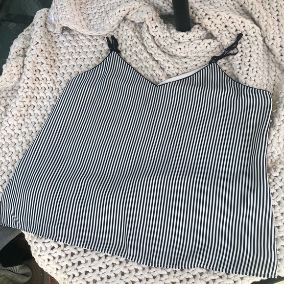 Banana Republic black and white striped top sizeXL - Picture 1 of 4